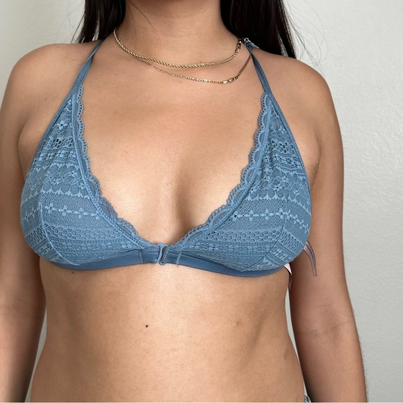 Lot of 2 Victoria Secret Bralettes Both Size Medium - Picture 7 of 9